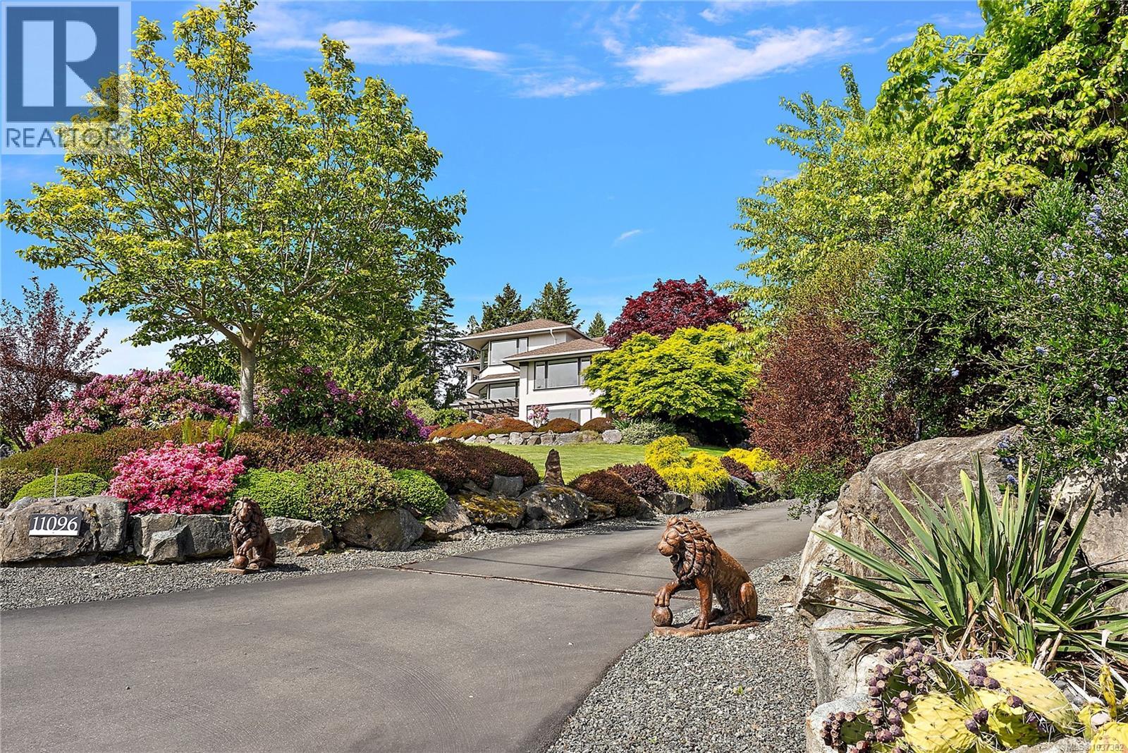 11096 Greenpark Dr, North Saanich