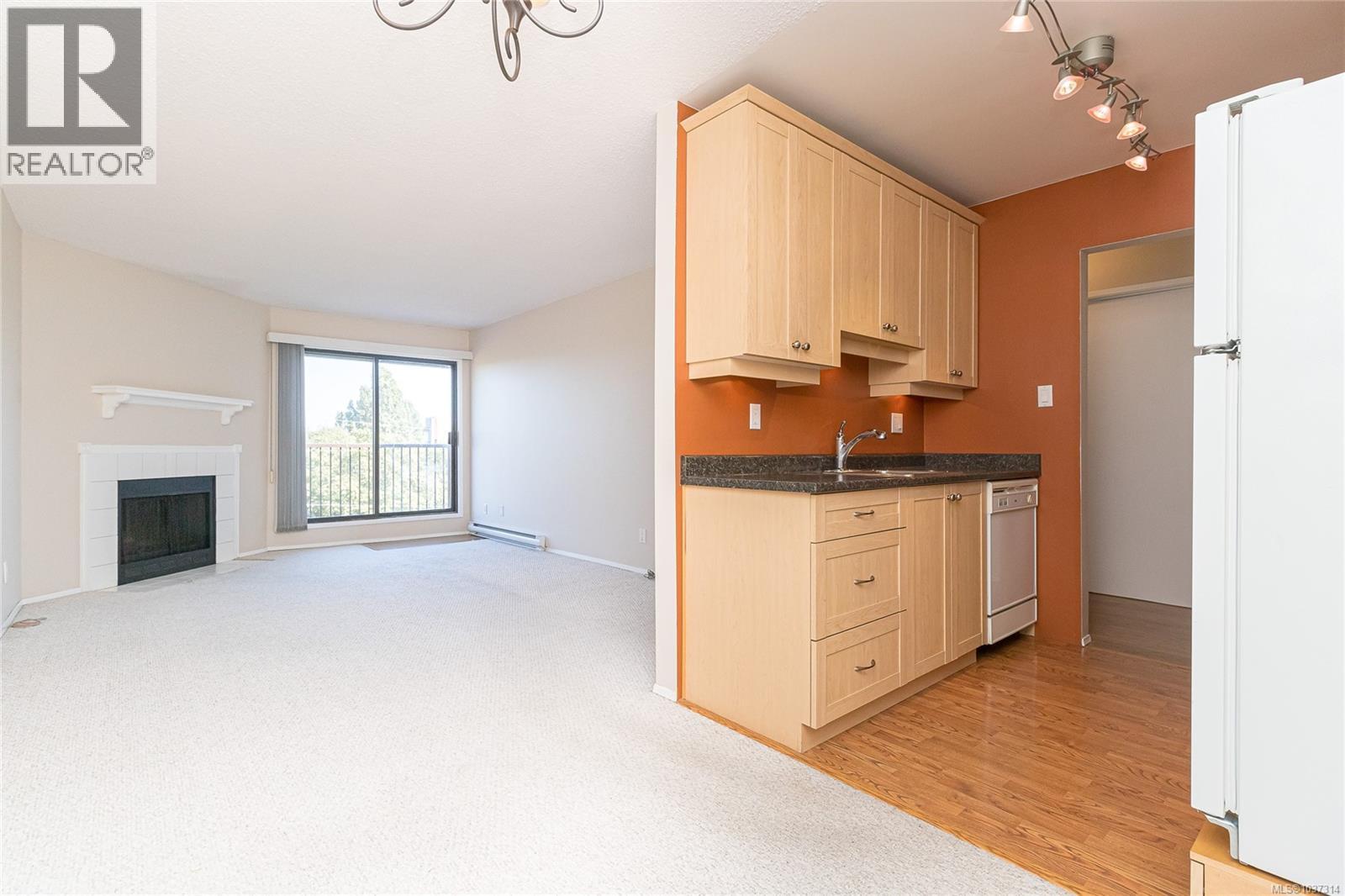 412 1655 Begbie St, Victoria