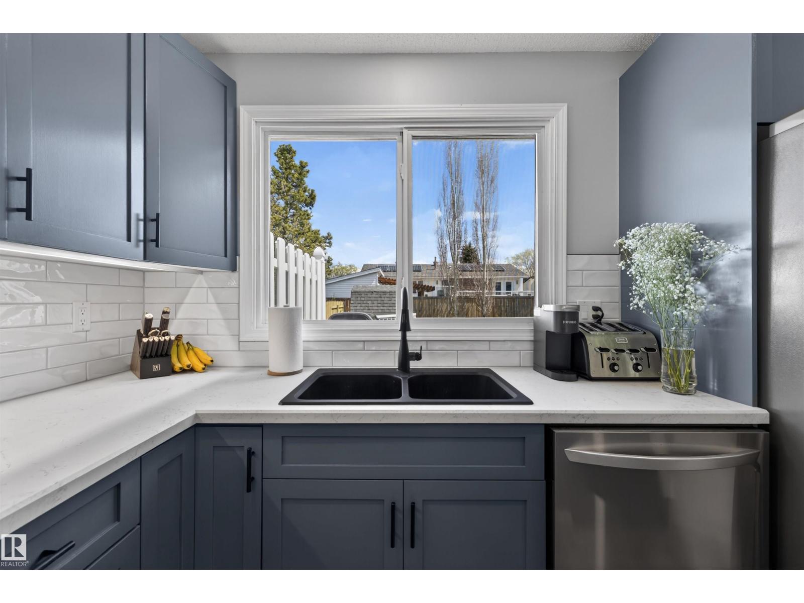 5 ARLINGTON DR - 7