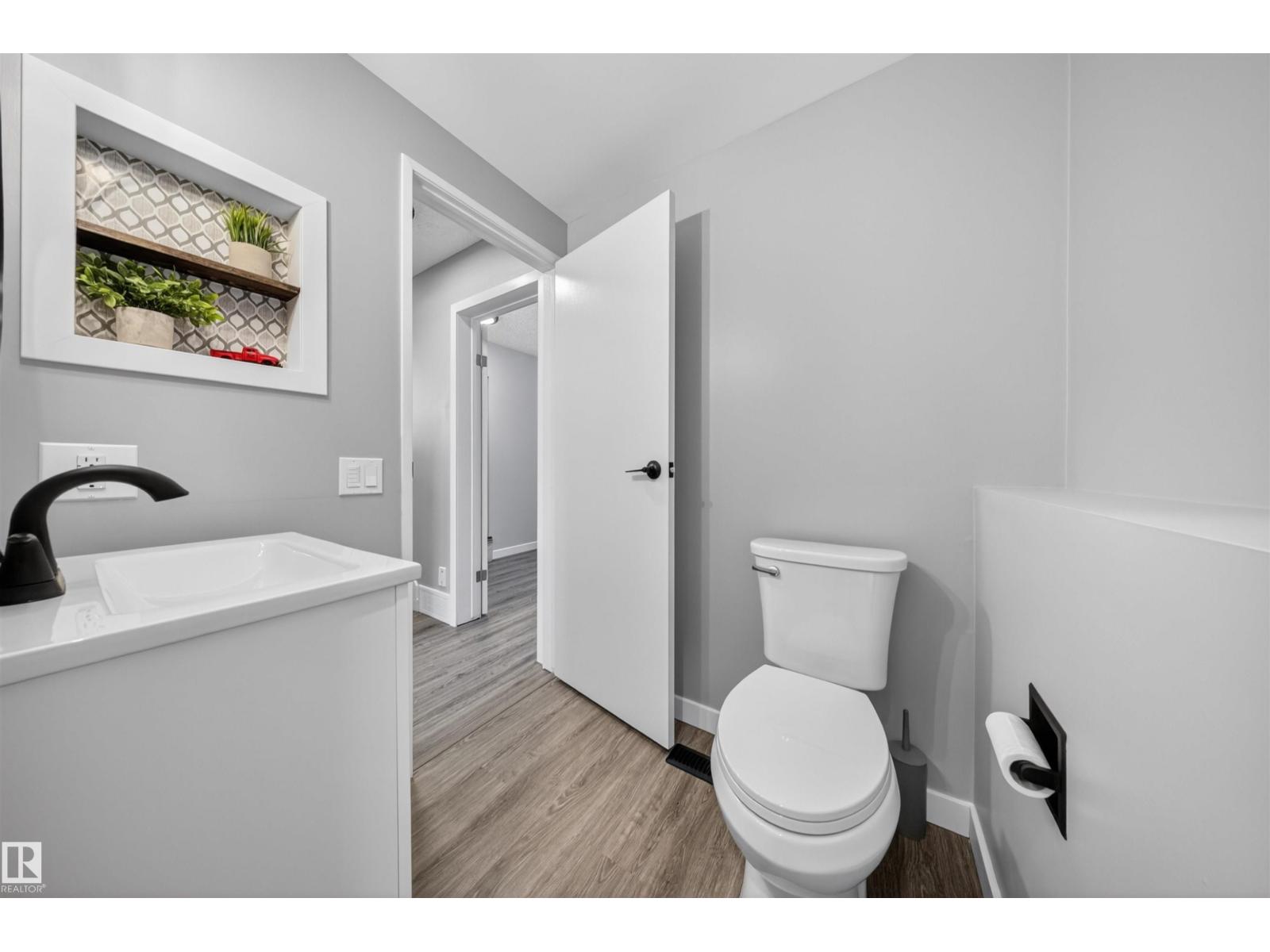 5 ARLINGTON DR - 32