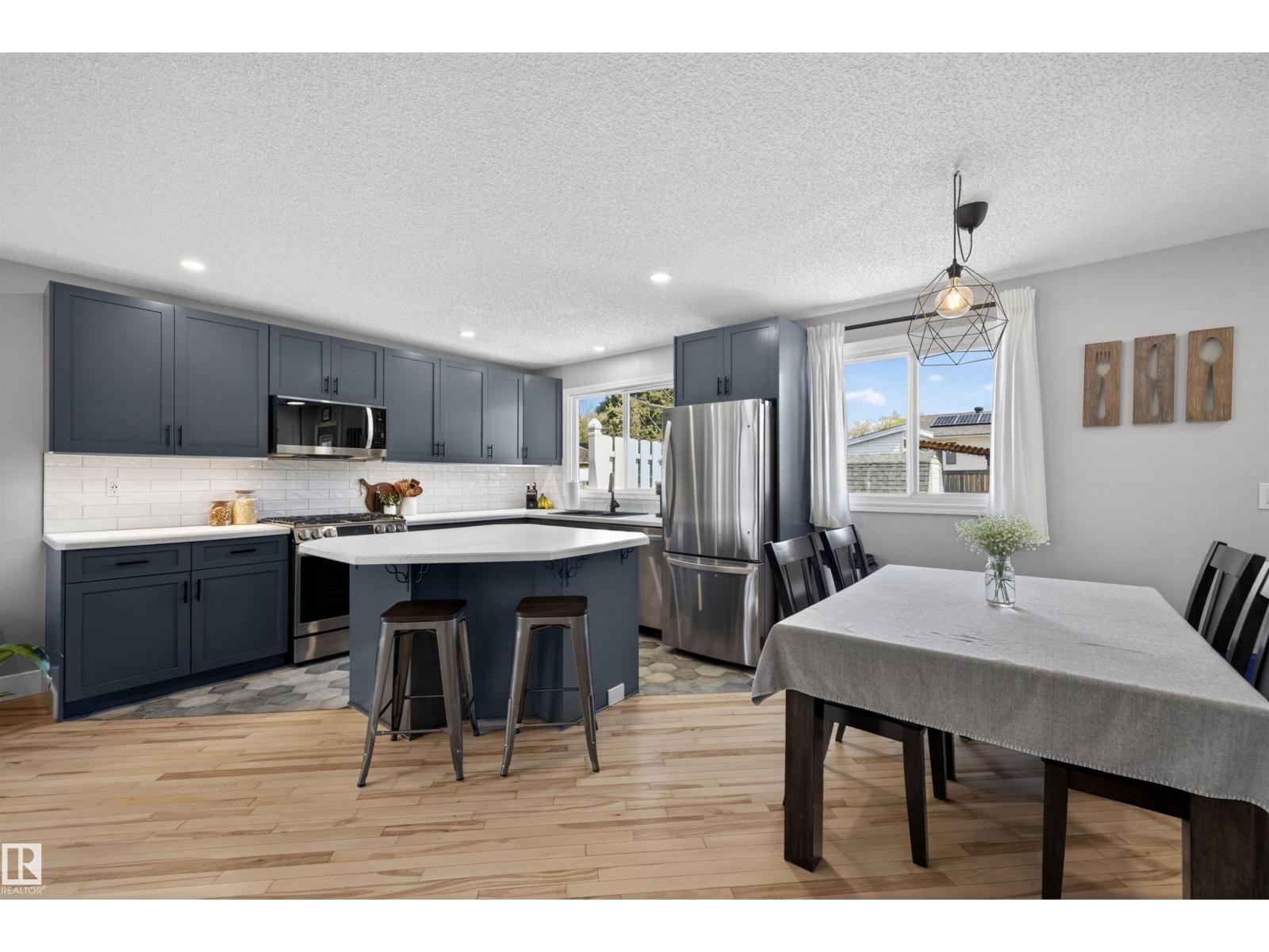 5 ARLINGTON DR - 5