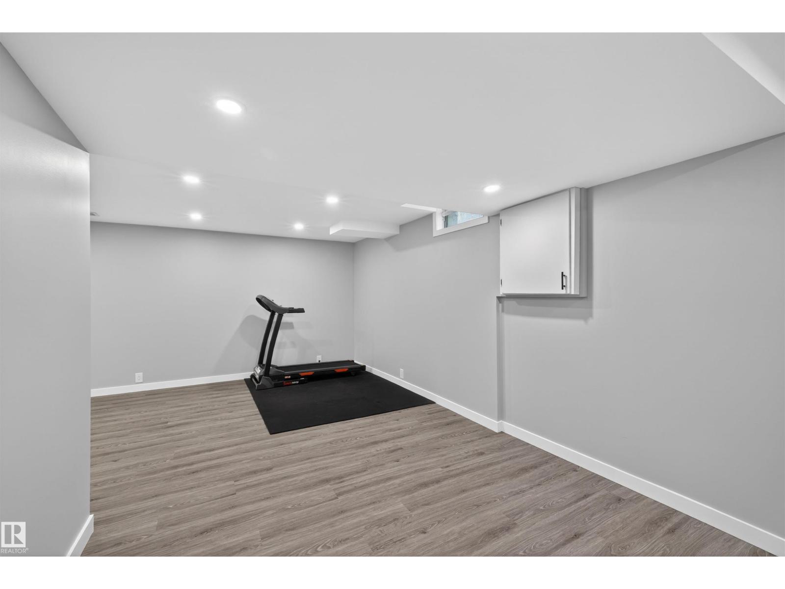 5 ARLINGTON DR - 37