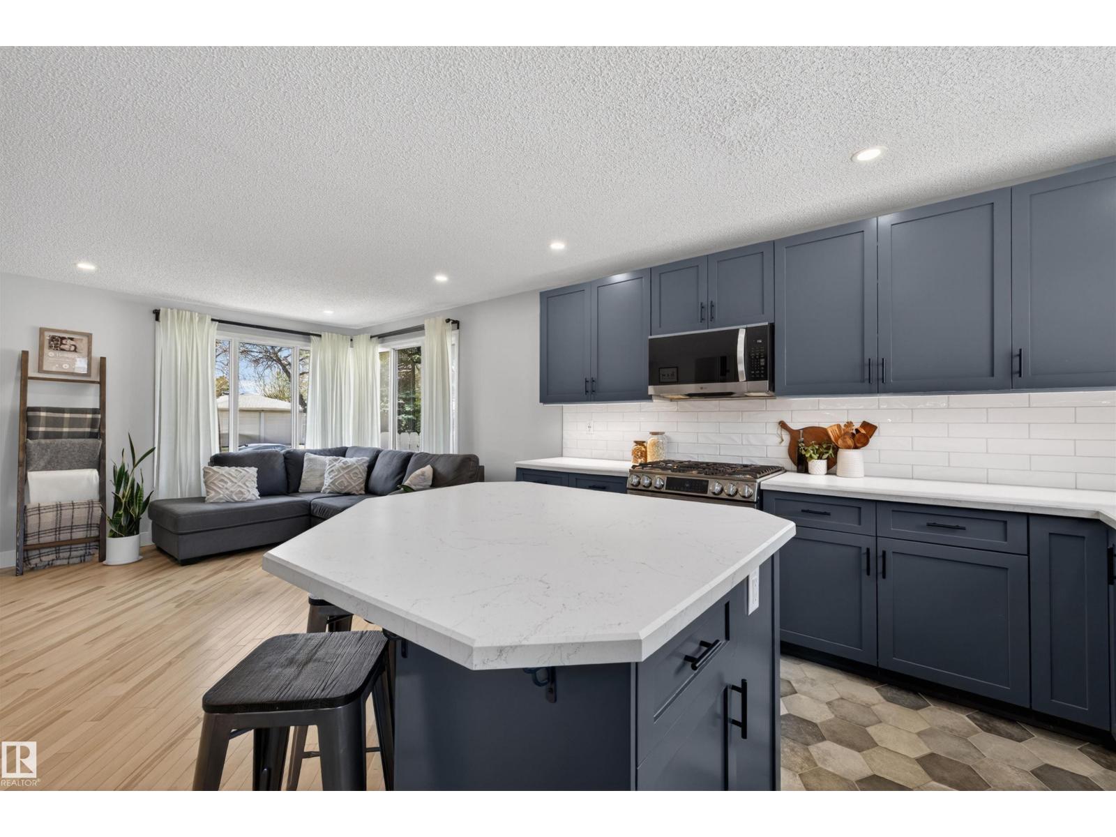 5 ARLINGTON DR - 8
