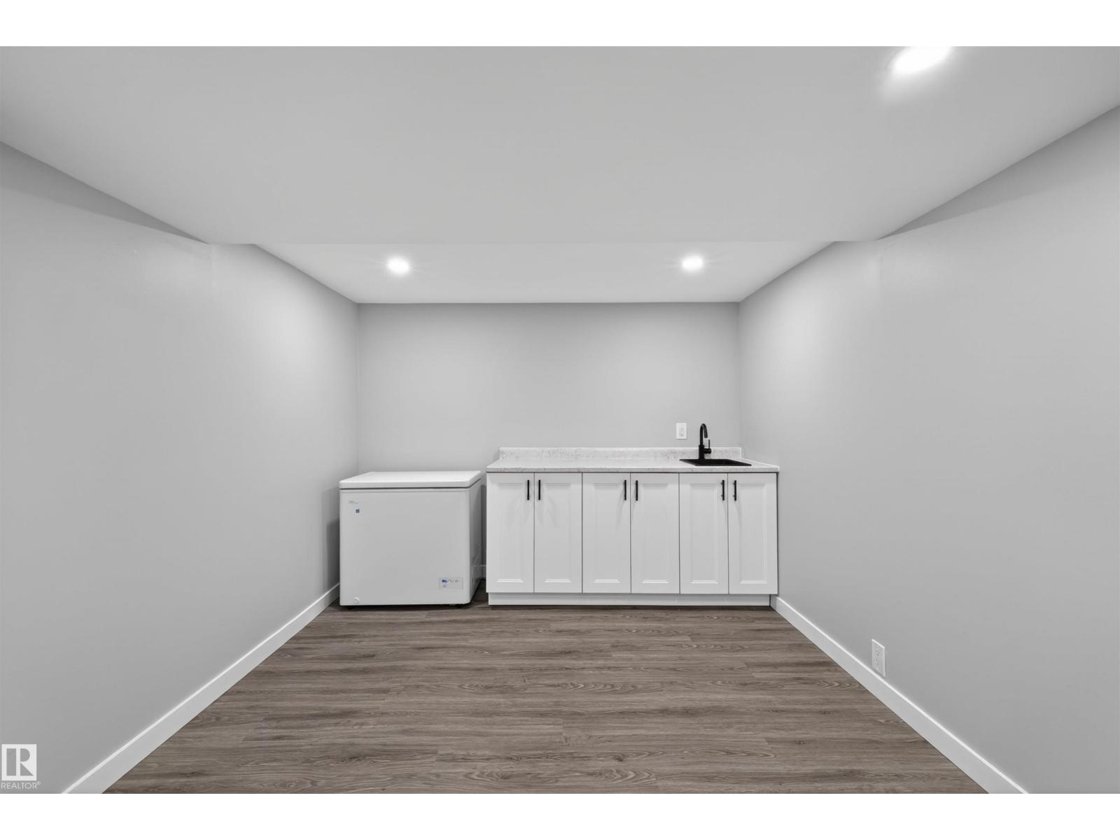 5 ARLINGTON DR - 36