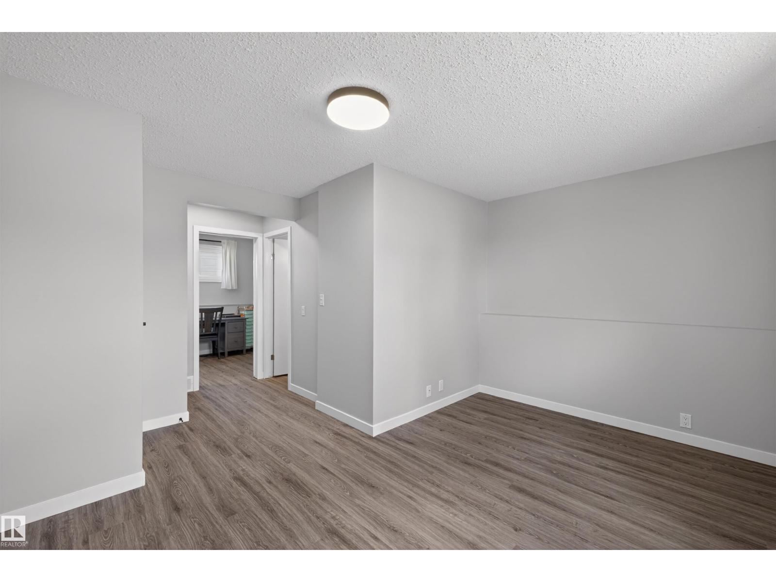 5 ARLINGTON DR - 27