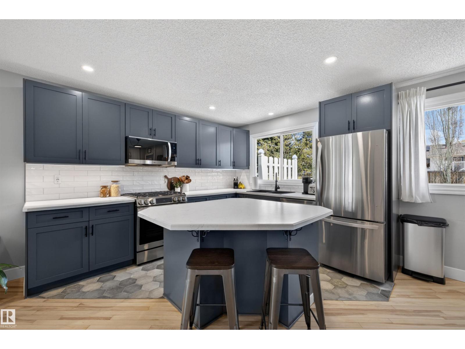 5 ARLINGTON DR - 6