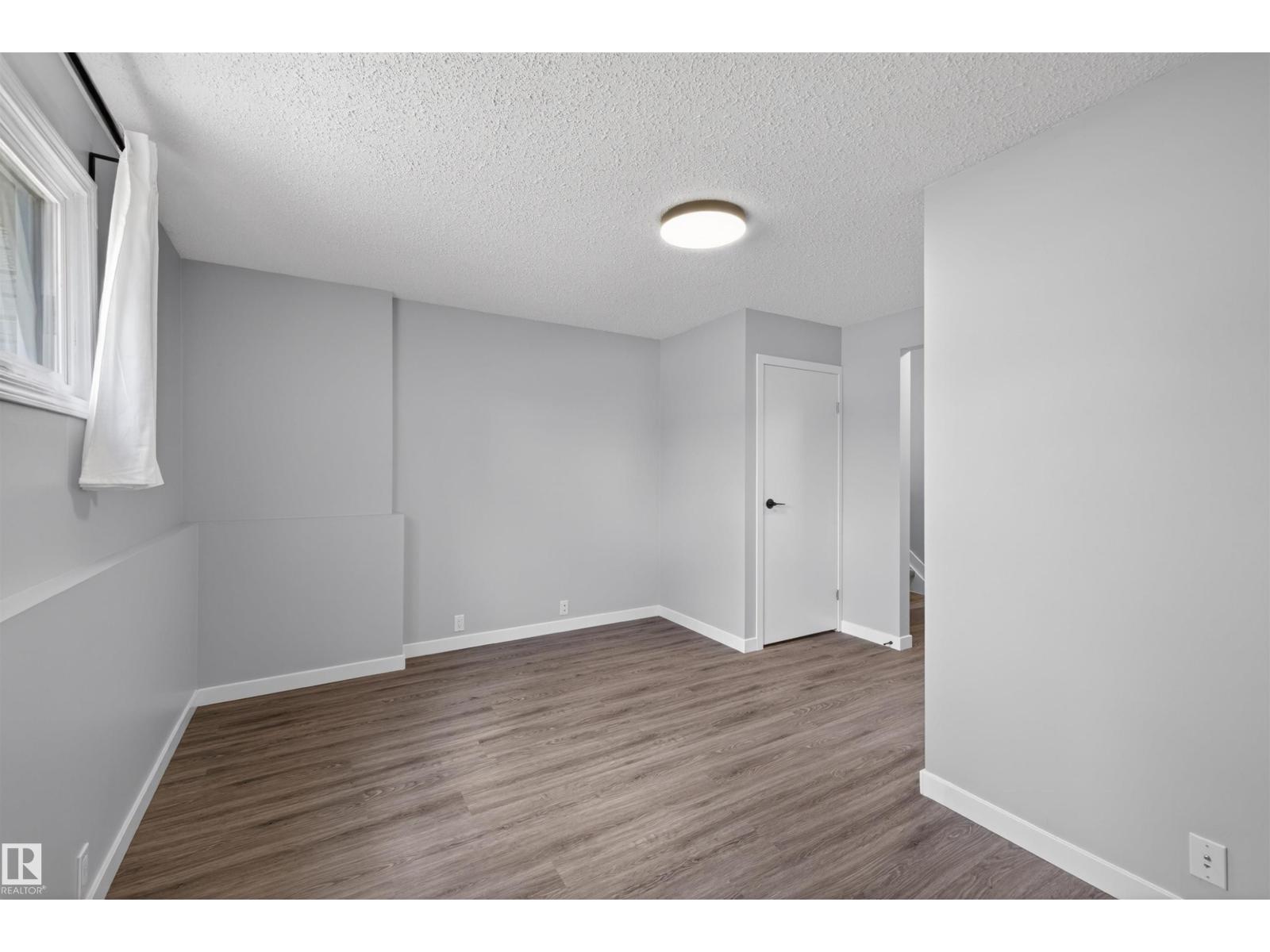 5 ARLINGTON DR - 28