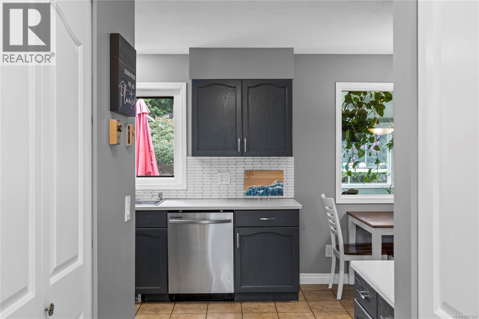 6413 Dover Rd, Nanaimo