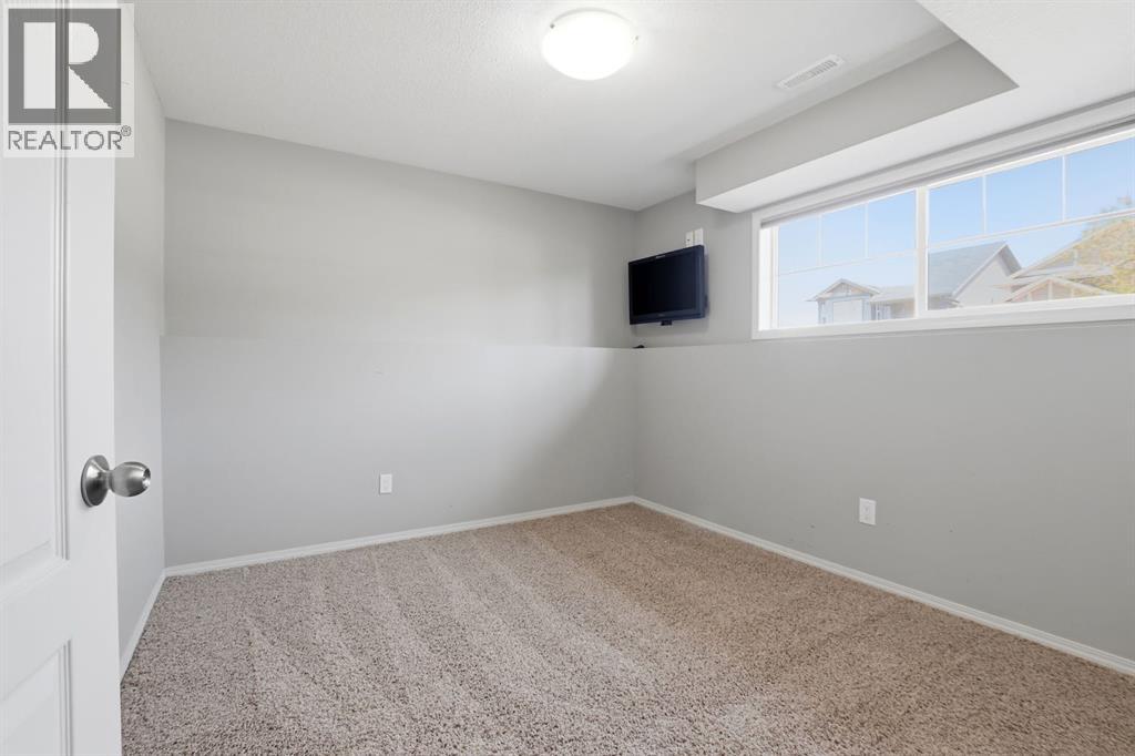 84 Vickers Close — photo 15