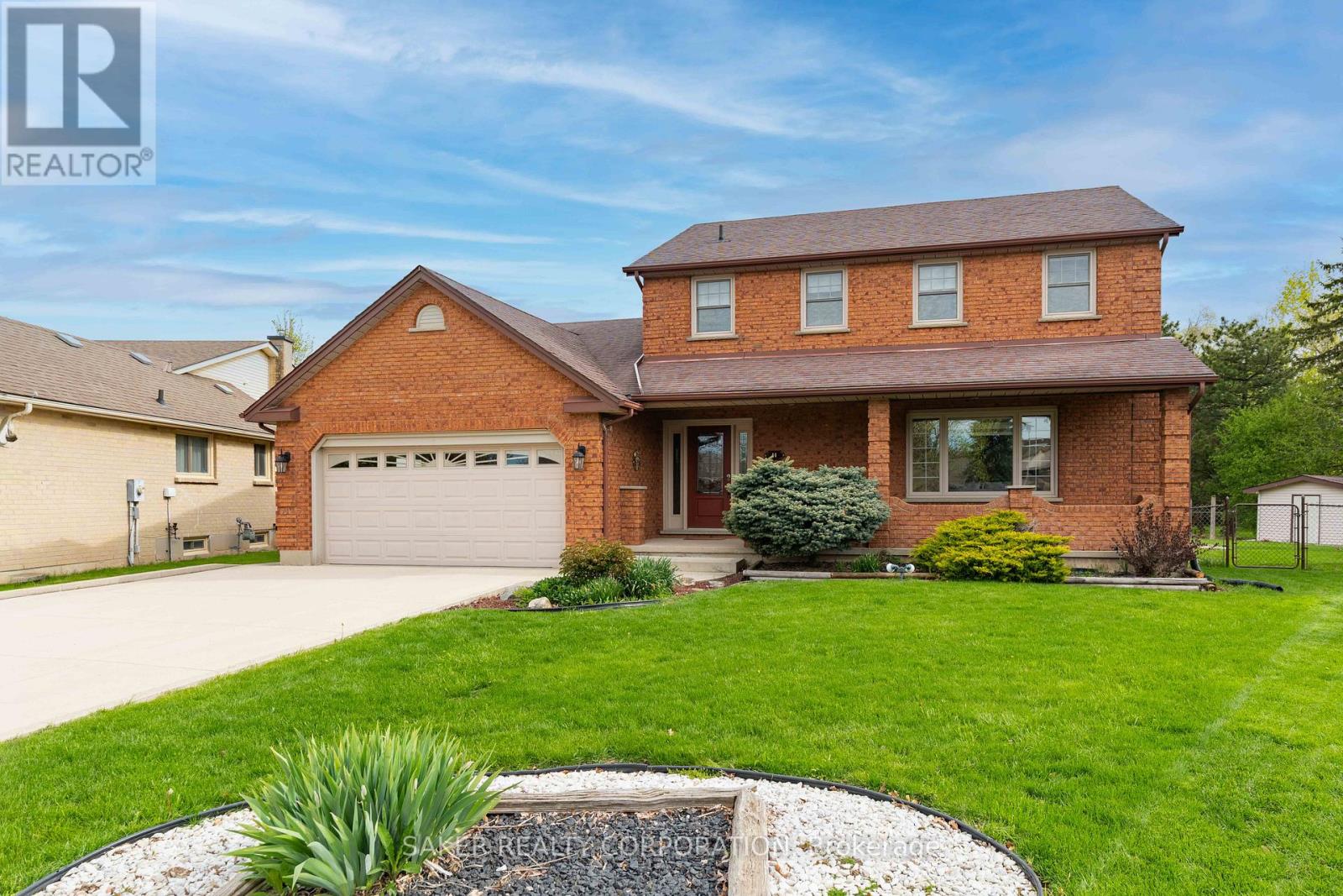 44 GOLFVIEW CRESCENT - Image 2