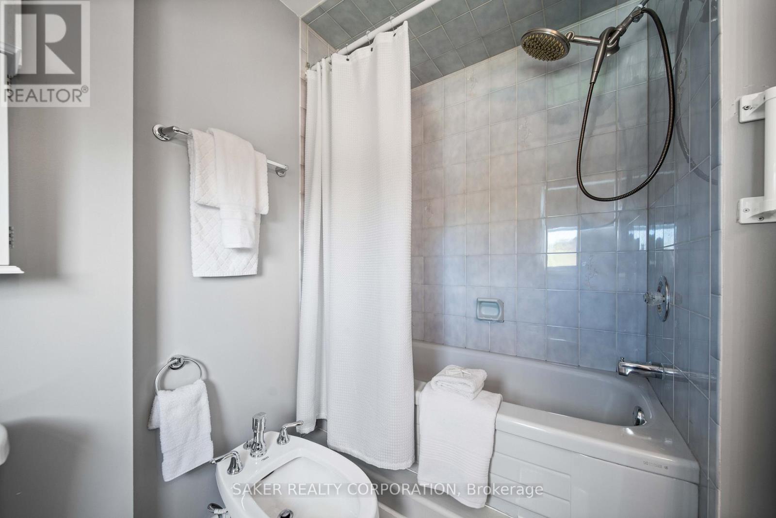 44 GOLFVIEW CRESCENT - 36