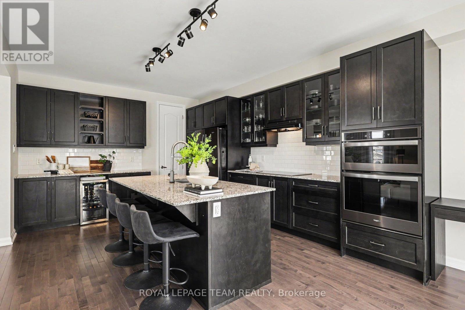 255 MEYNELL ROAD - 11