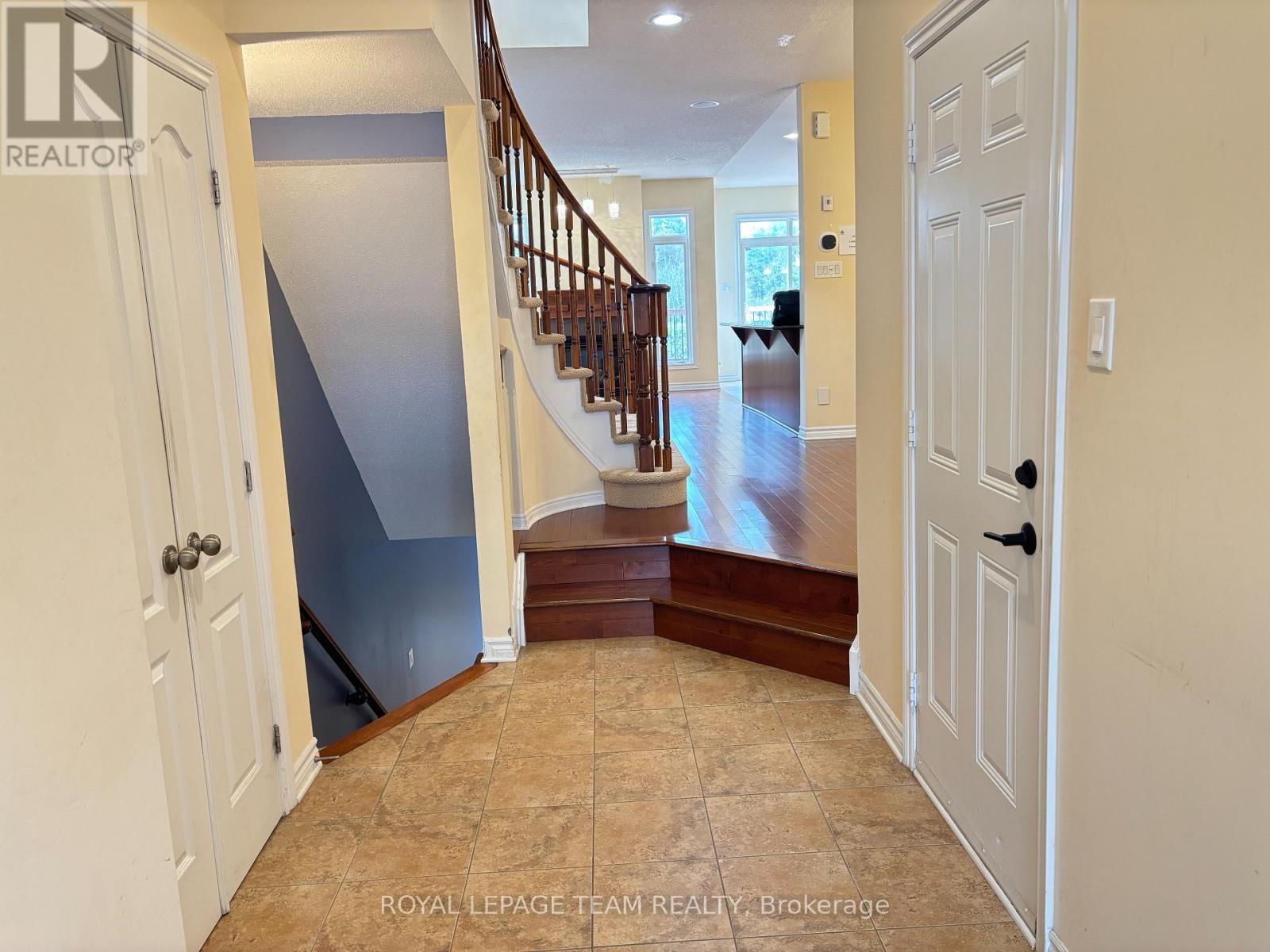 449 FOXHALL WAY - 3