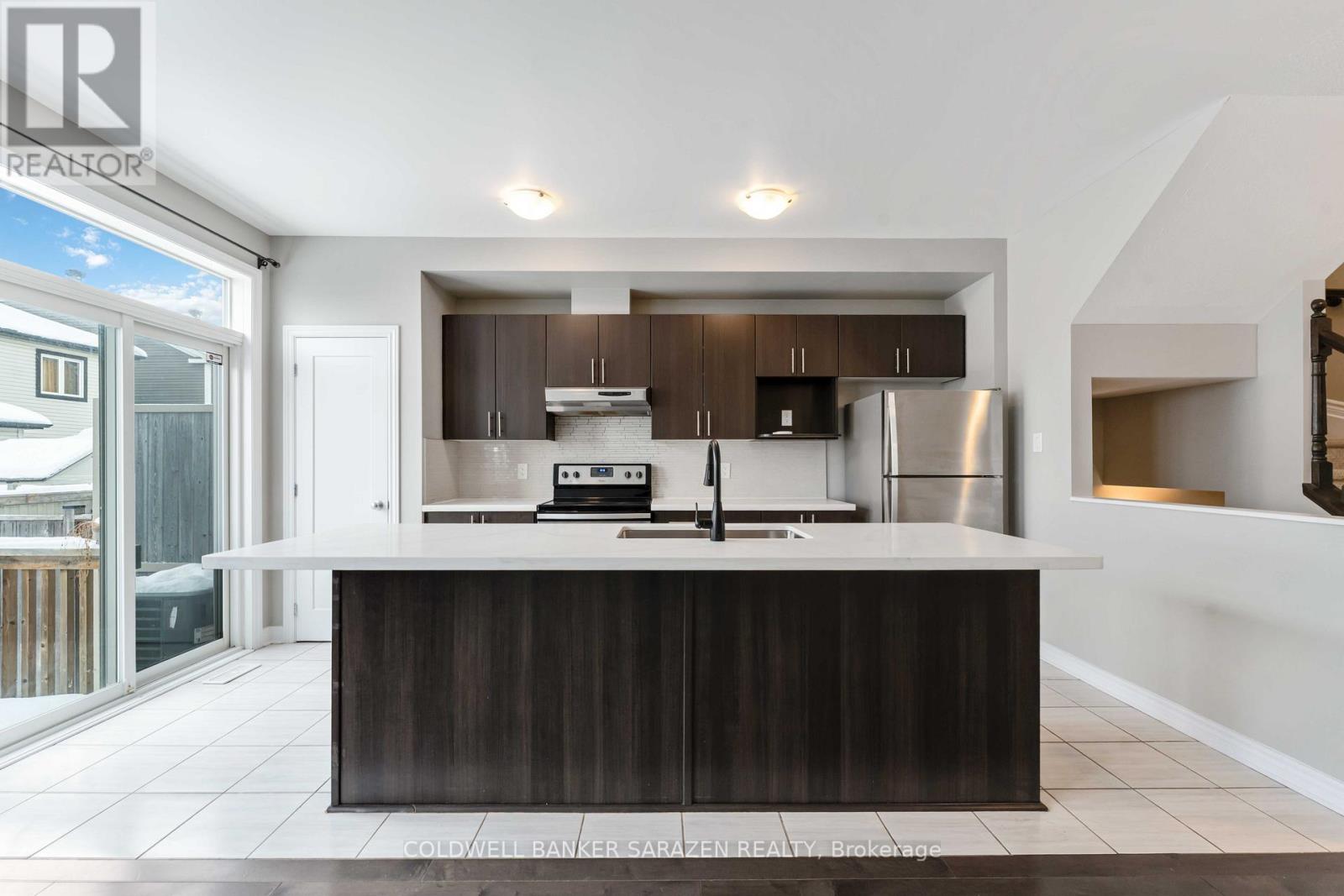 948 KILBIRNIE DRIVE - 10