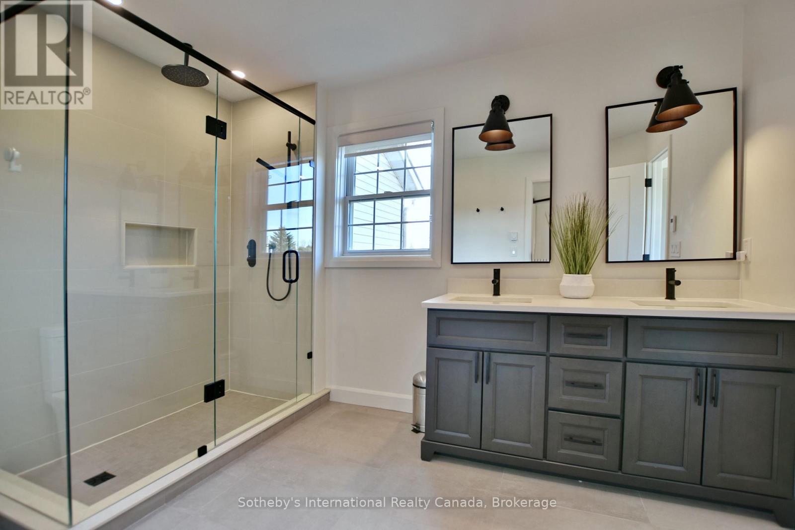 #103 150 VICTORIA STREET S - 16