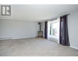 Bedroom 2 - 46 Fairway Drive, Clarington, ON L1B1B3 Photo 6