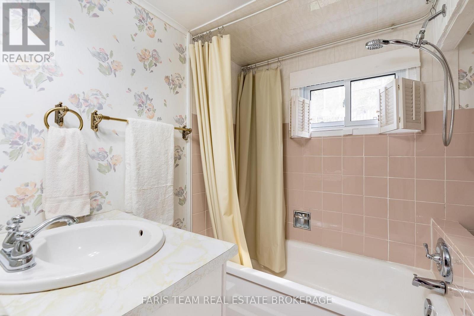 148 HOYT AVENUE - 24
