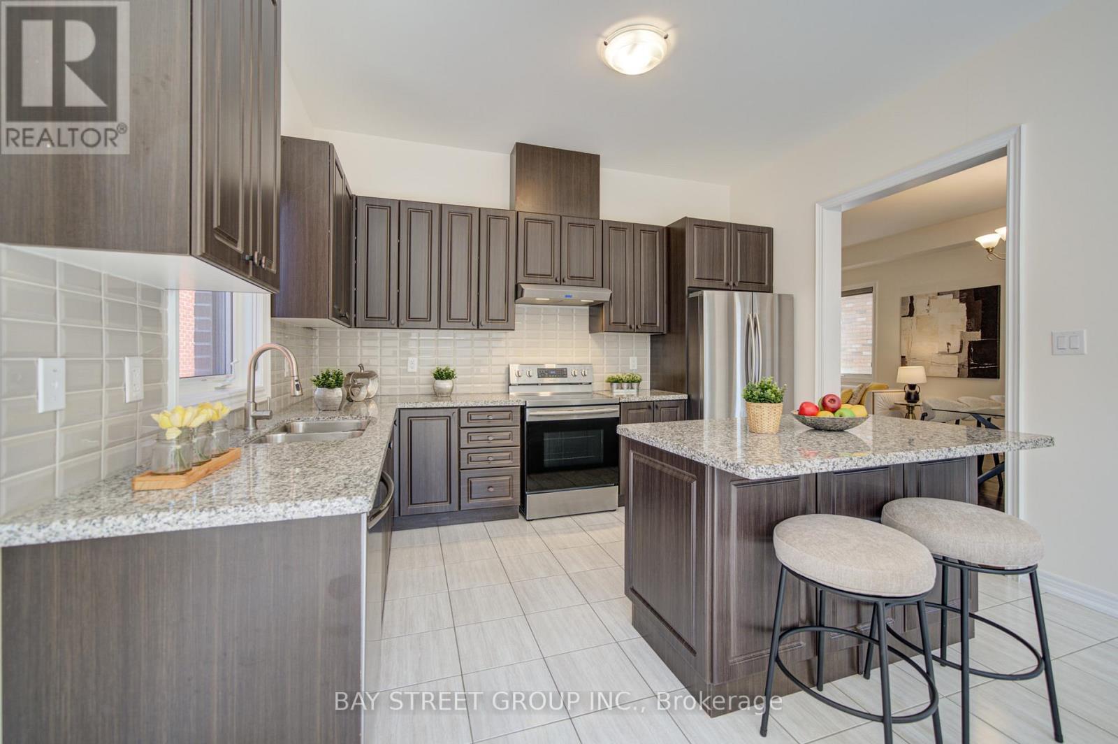 46 LEARY CRESCENT - 10