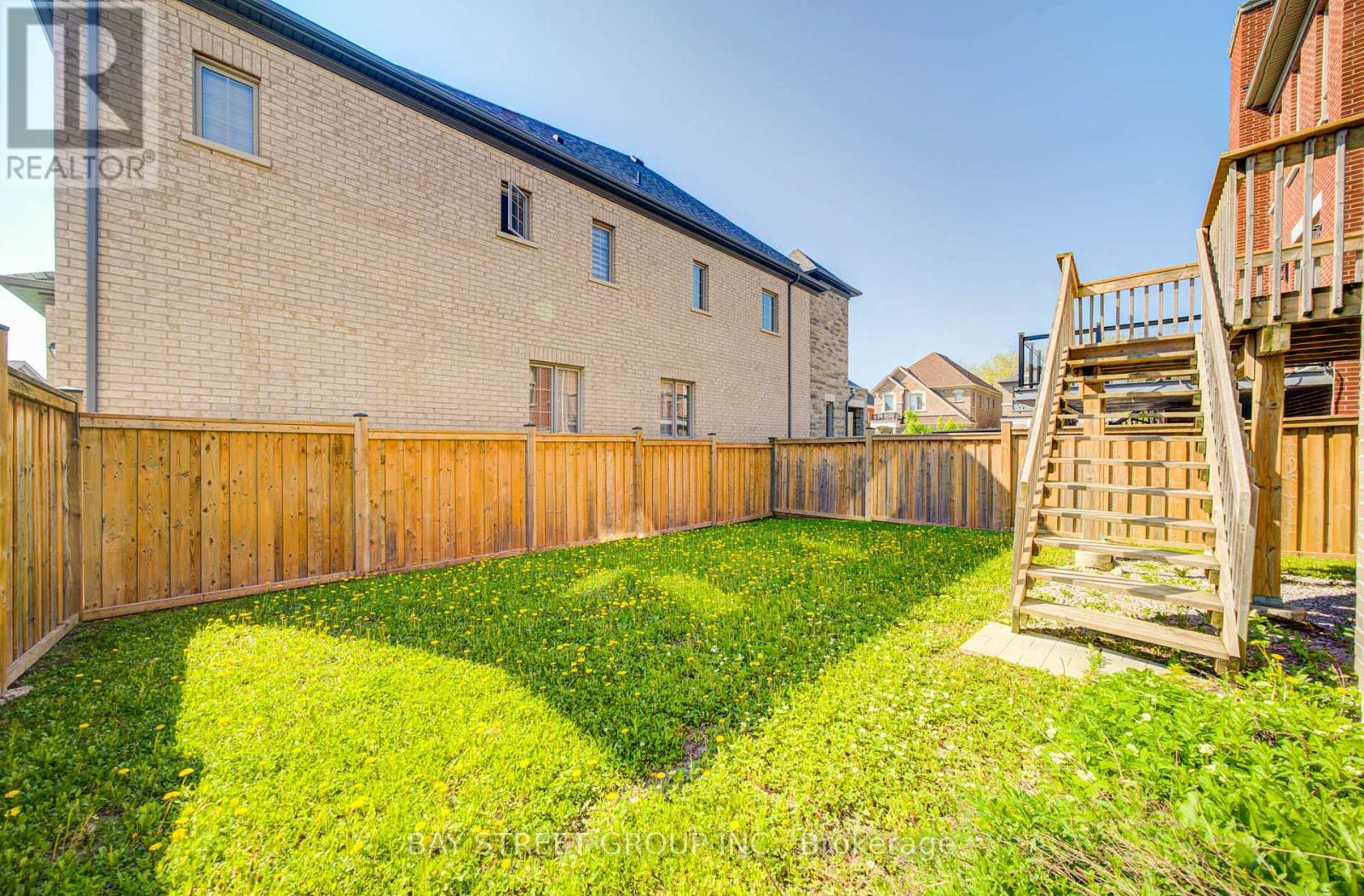 46 LEARY CRESCENT - 27