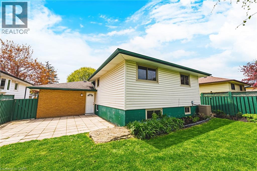 104 GARDINER Drive - 35