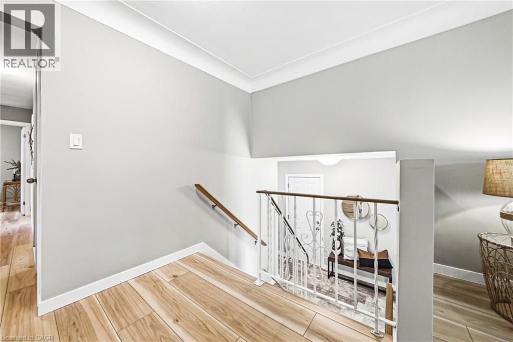 104 GARDINER Drive - 23