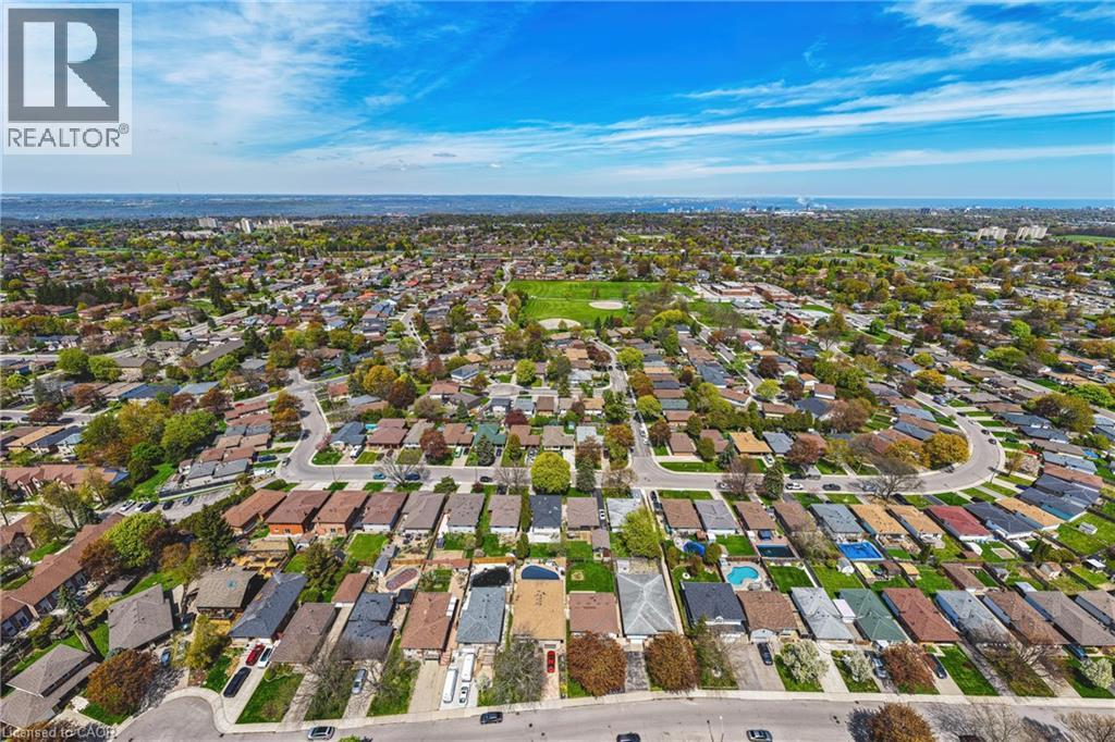 104 GARDINER Drive - 40