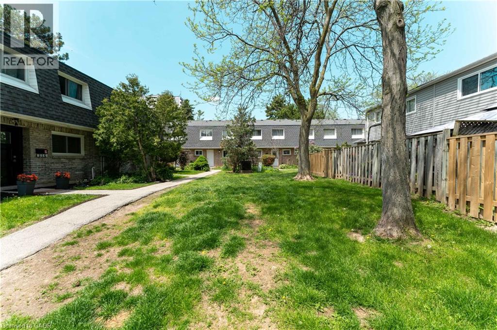 #114 2050 UPPER MIDDLE Road - 43