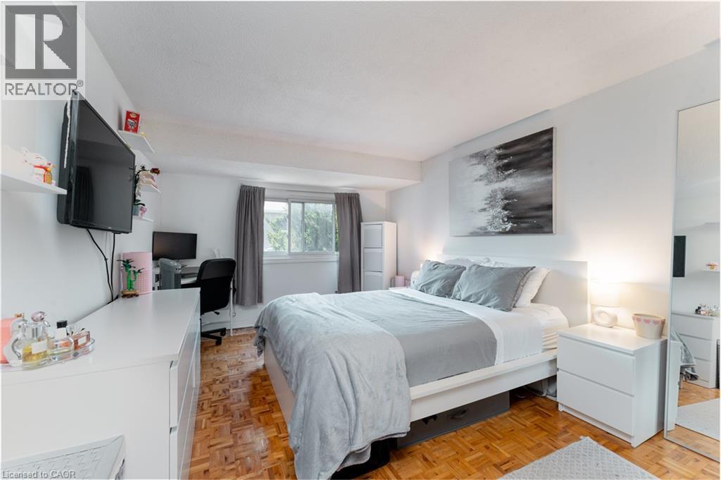 #114 2050 UPPER MIDDLE Road - 23