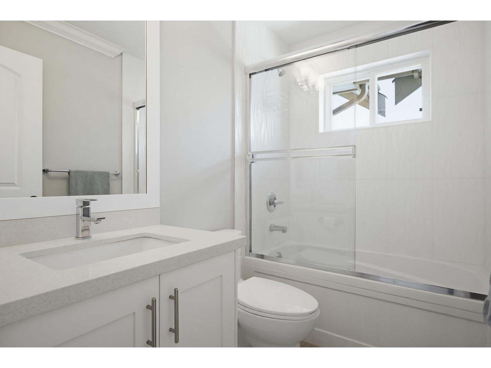 8090 209 STREET, Langley