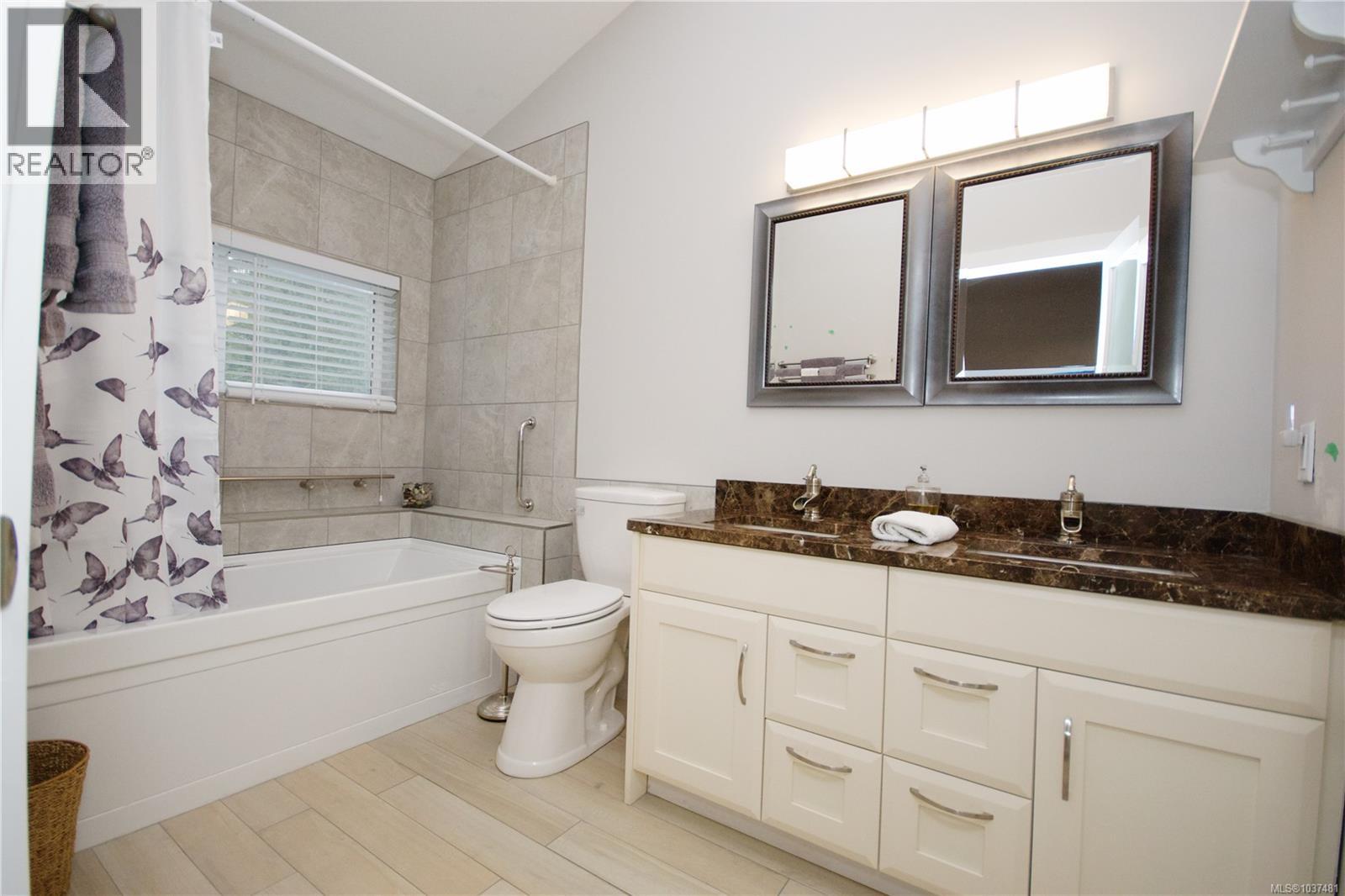 1221 Ganske Rd, Qualicum Beach