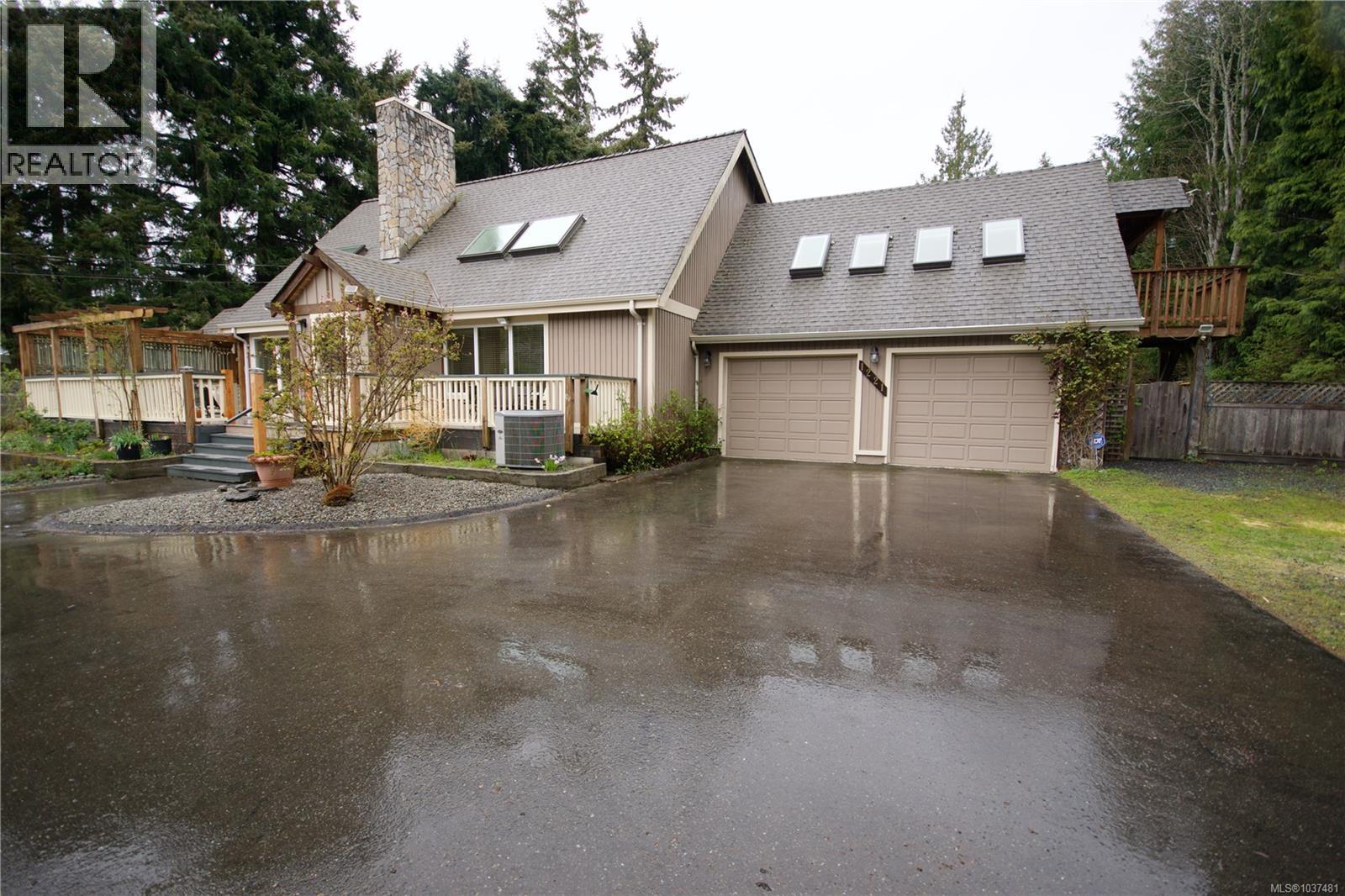 1221 Ganske Rd, Qualicum Beach