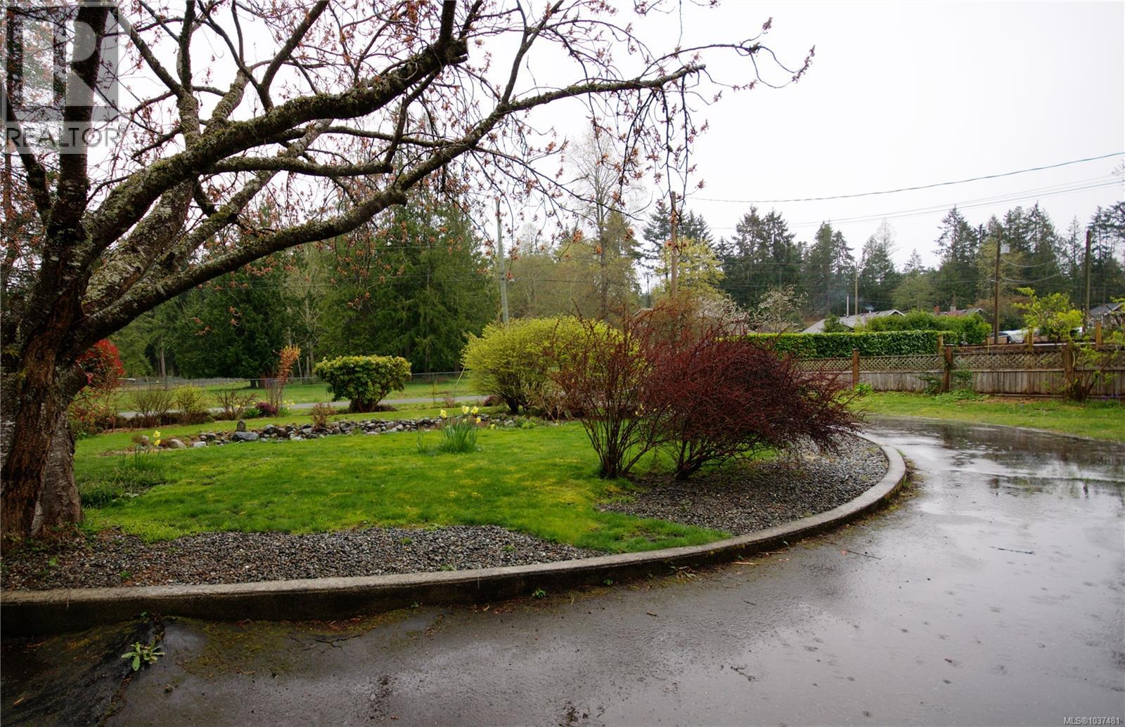 1221 Ganske Rd, Qualicum Beach