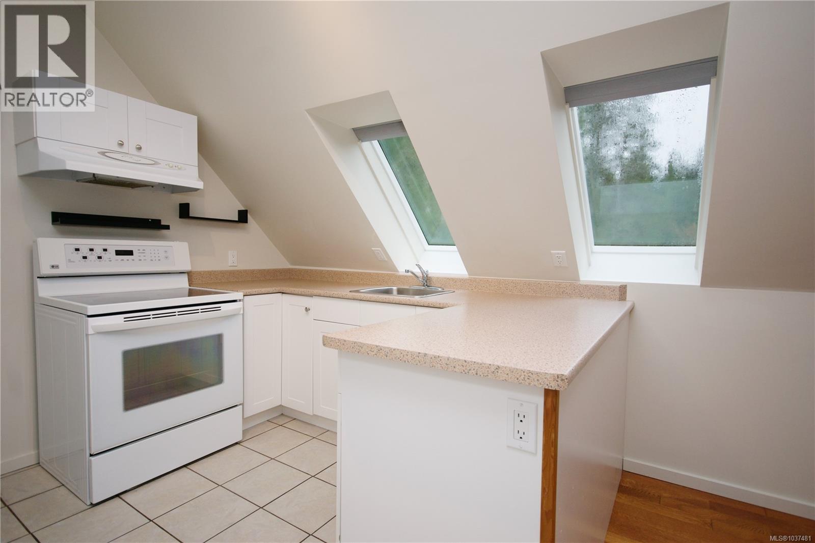 1221 Ganske Rd, Qualicum Beach
