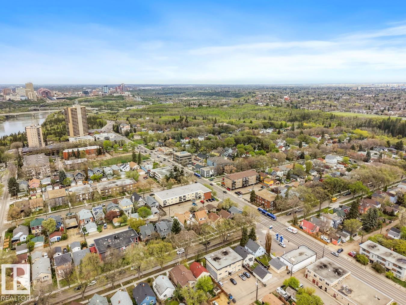 9908 87 AV NW - 32