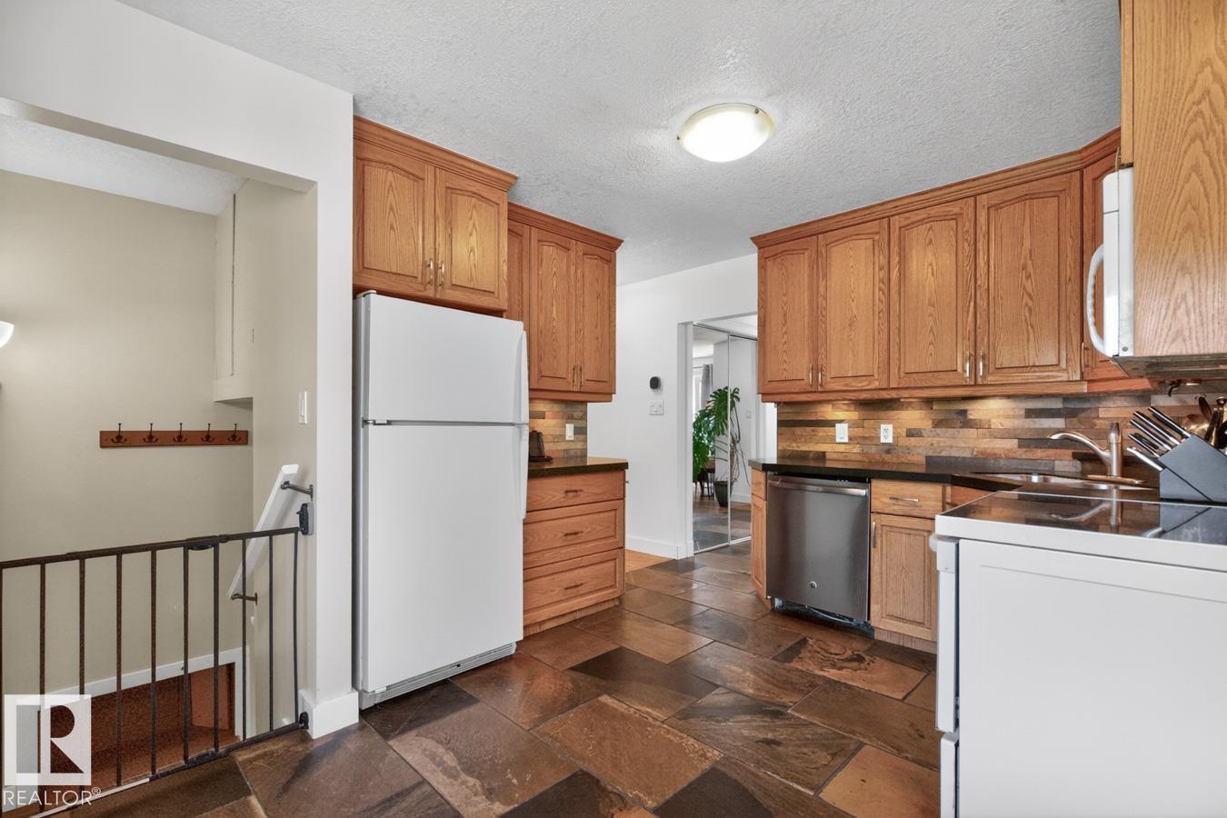 38 PINE ST - 8