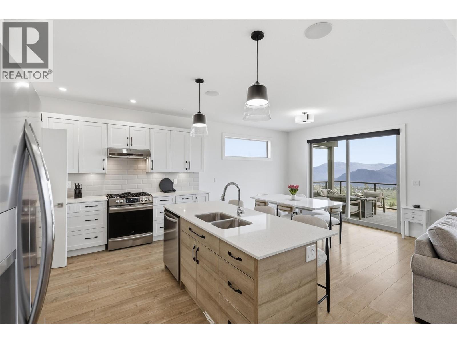 464 EDINBURGH Boulevard - 5