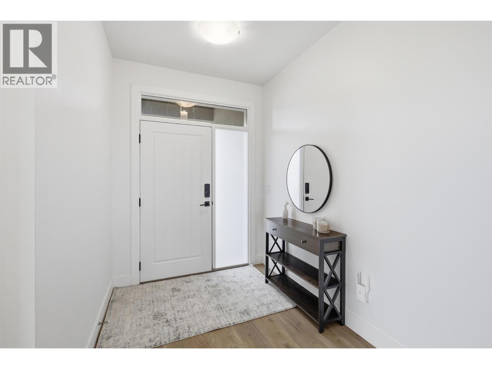464 EDINBURGH Boulevard - Image 2