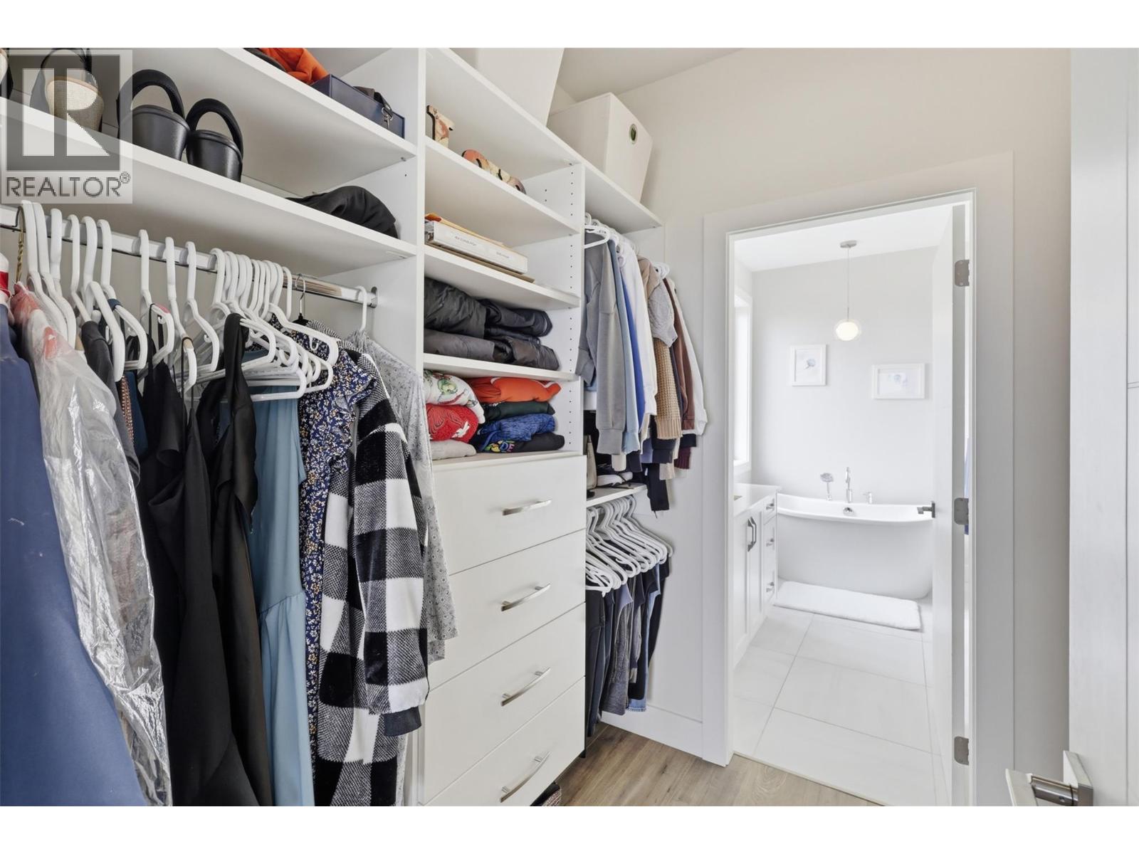 464 EDINBURGH Boulevard - 33