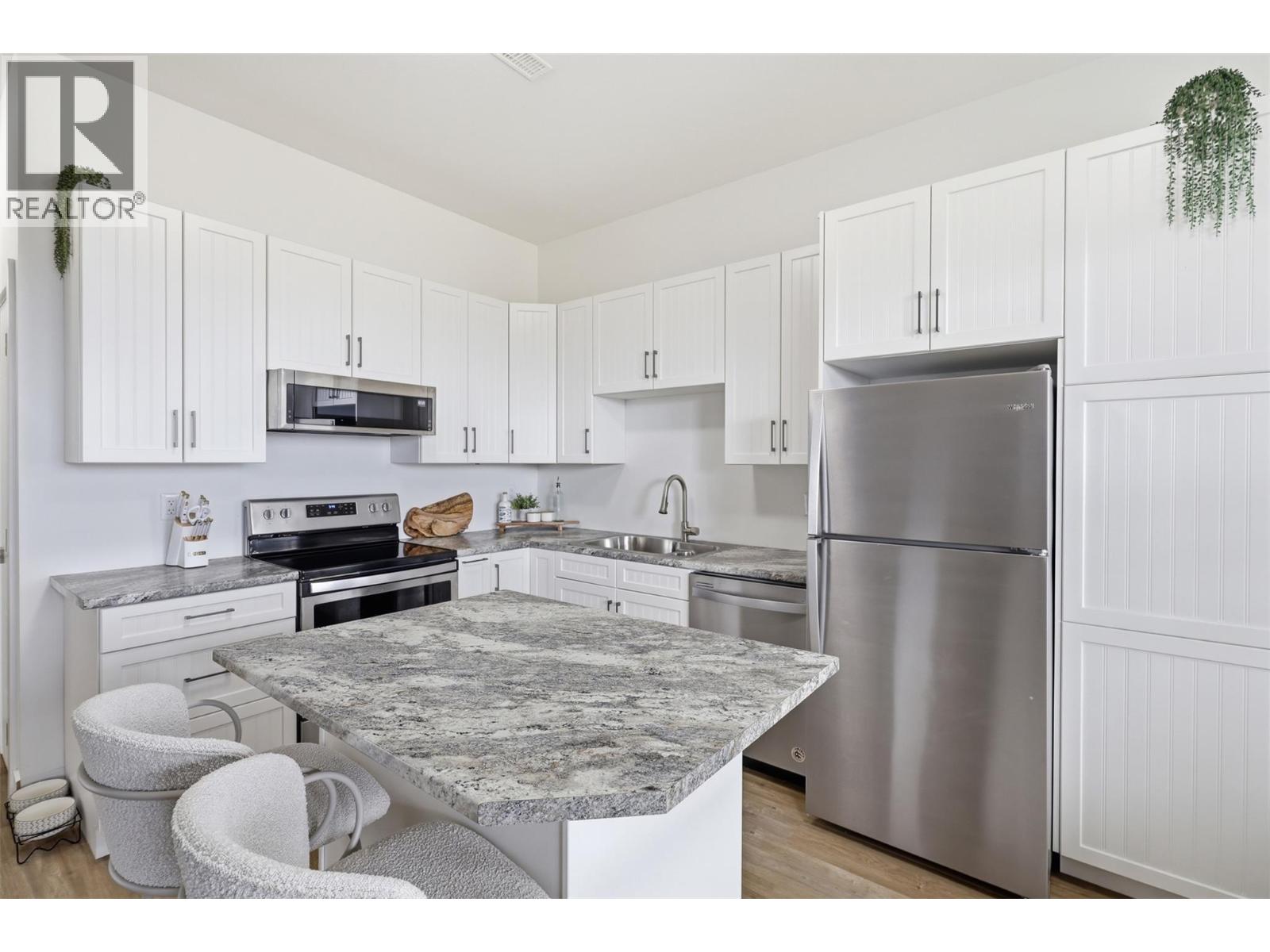 464 EDINBURGH Boulevard - 66