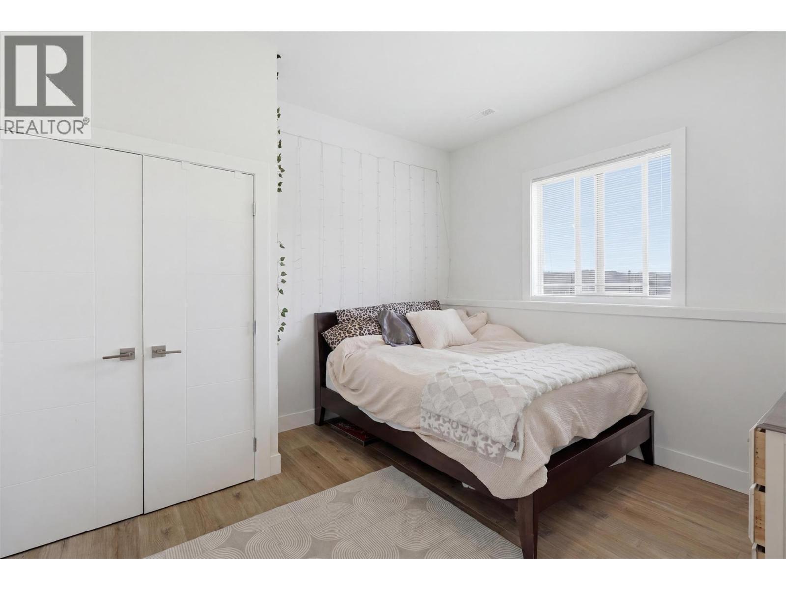 464 EDINBURGH Boulevard - 57