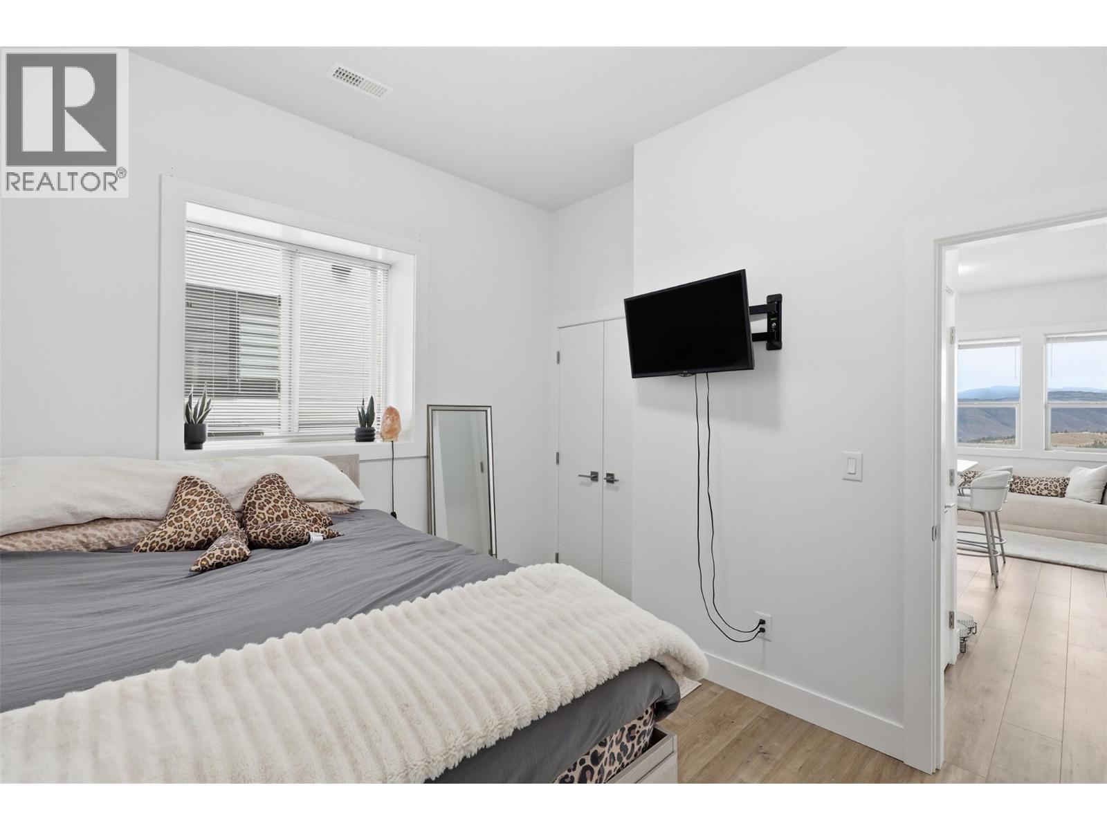 464 EDINBURGH Boulevard - 69