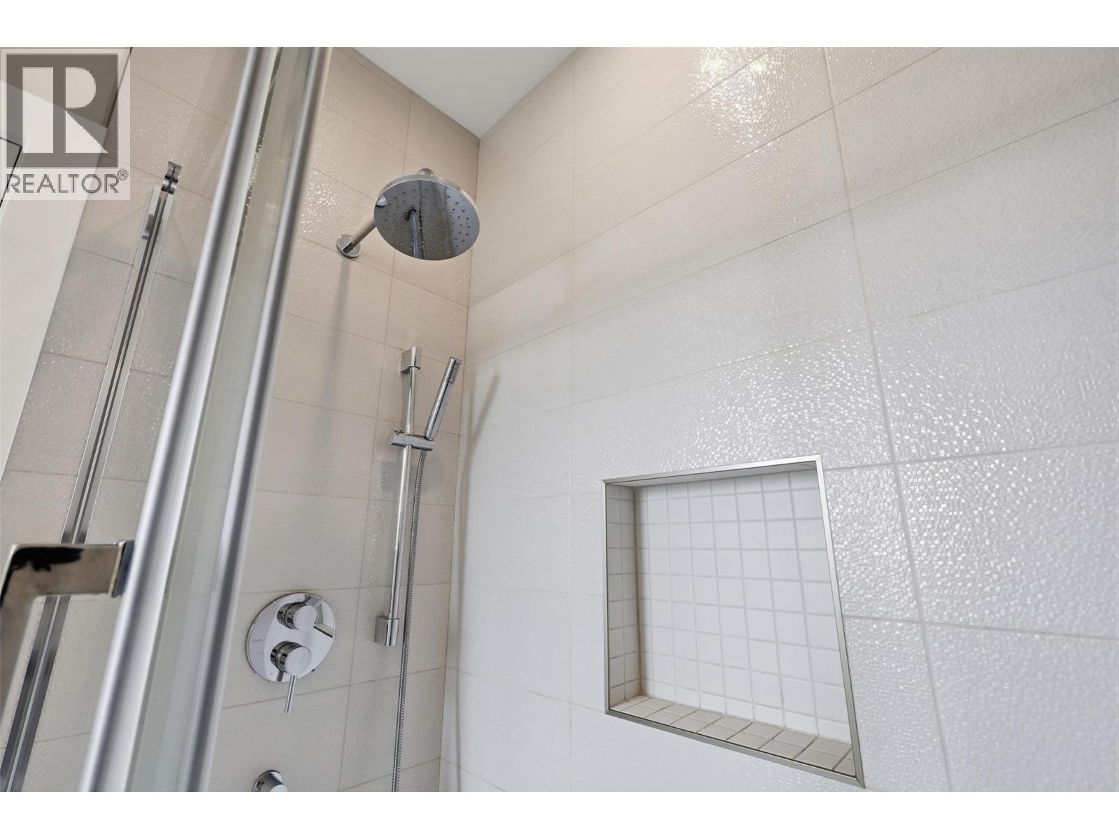 464 EDINBURGH Boulevard - 37