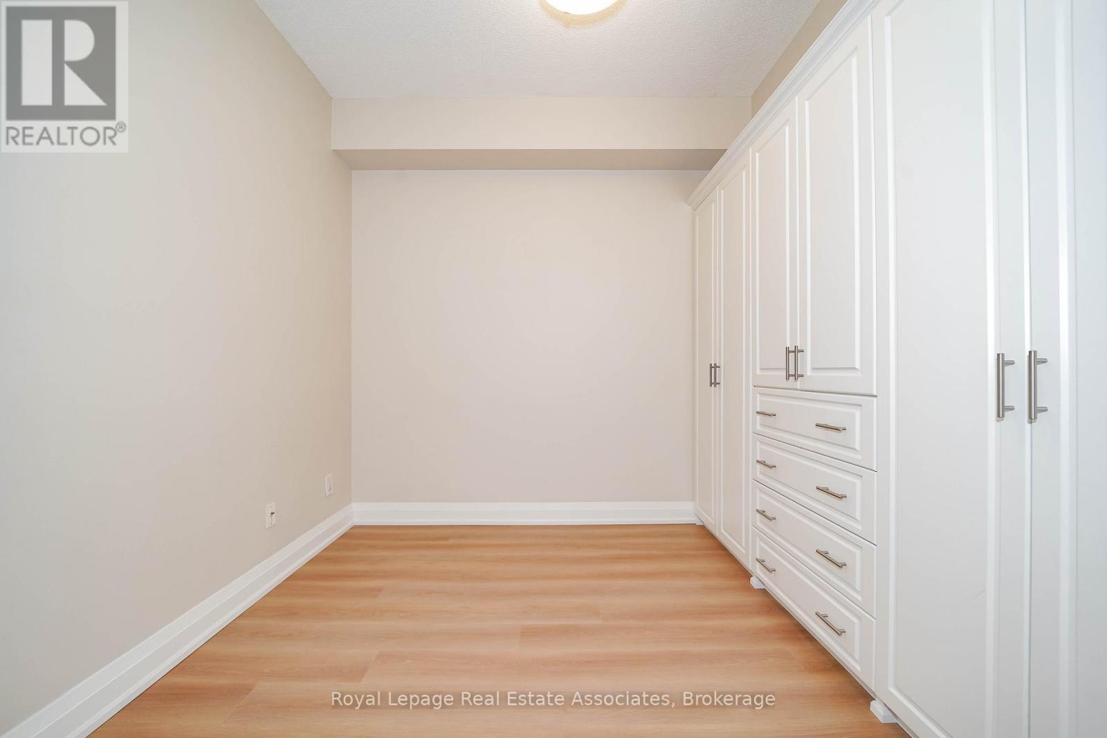 #308 1 HURONTARIO STREET - 13