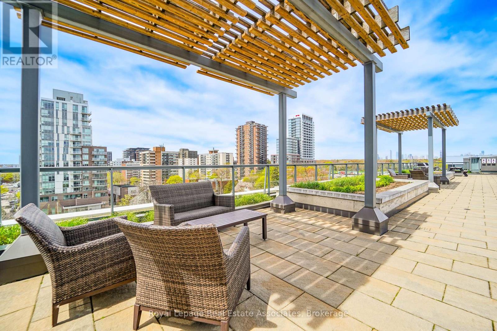 #308 1 HURONTARIO STREET - 27