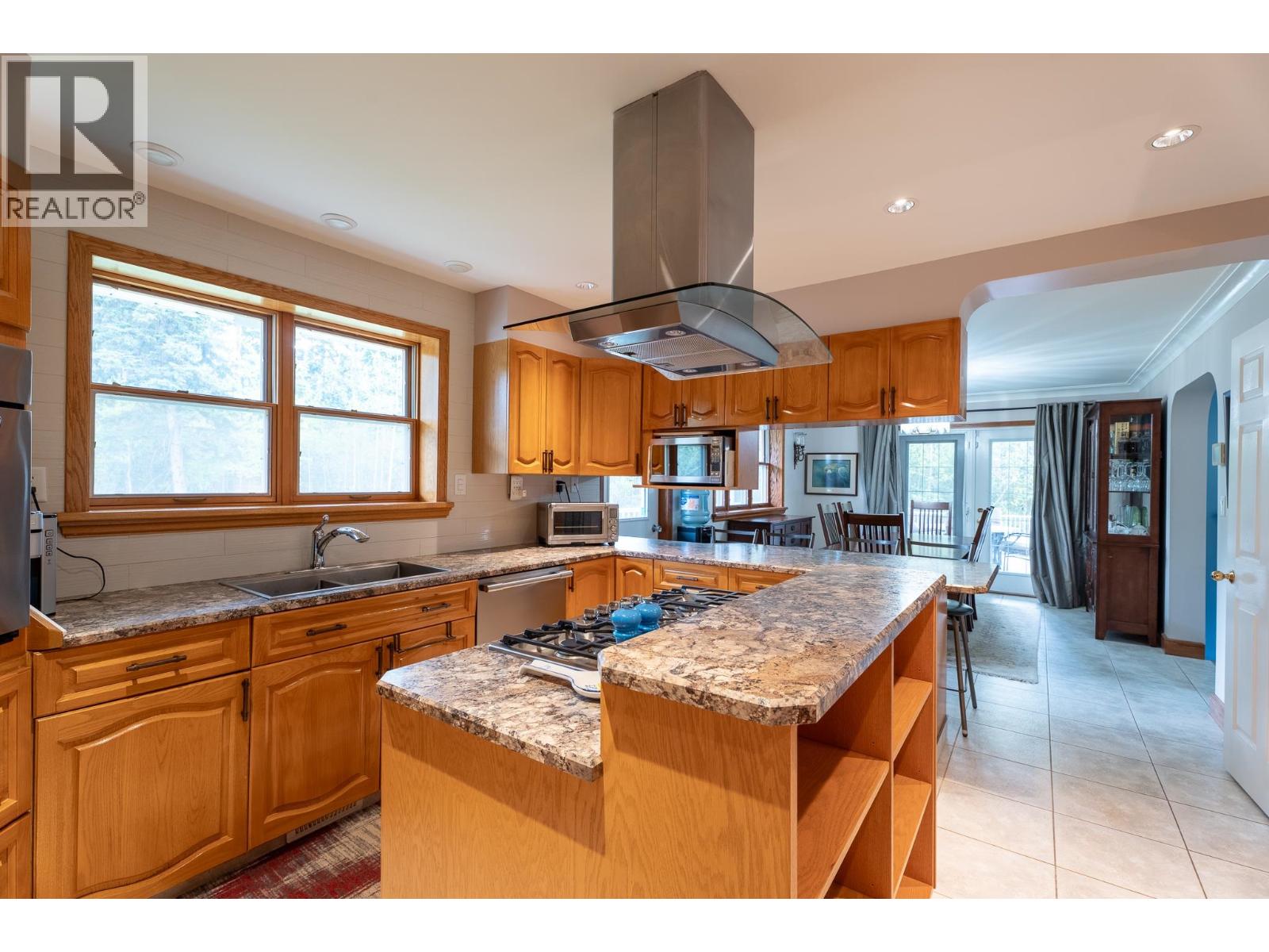 Photo 11 of 38 — 8998 W SYKES ROAD · Prince George, BC