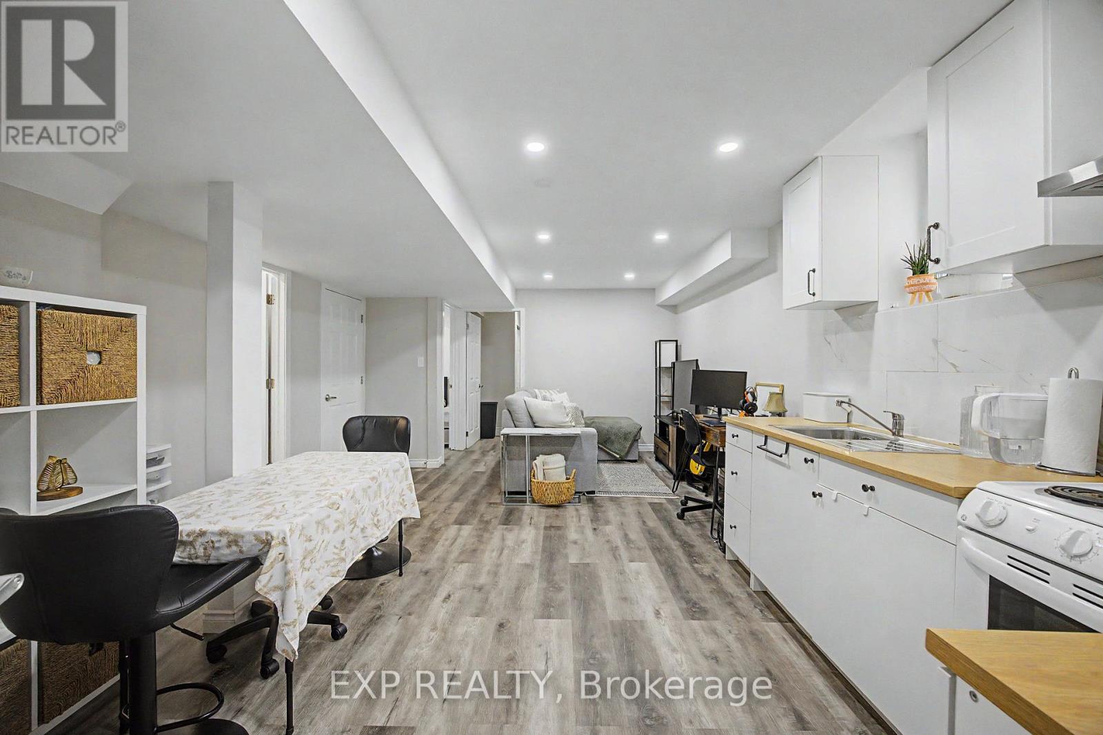 379 GROVEHILL ROAD - 18