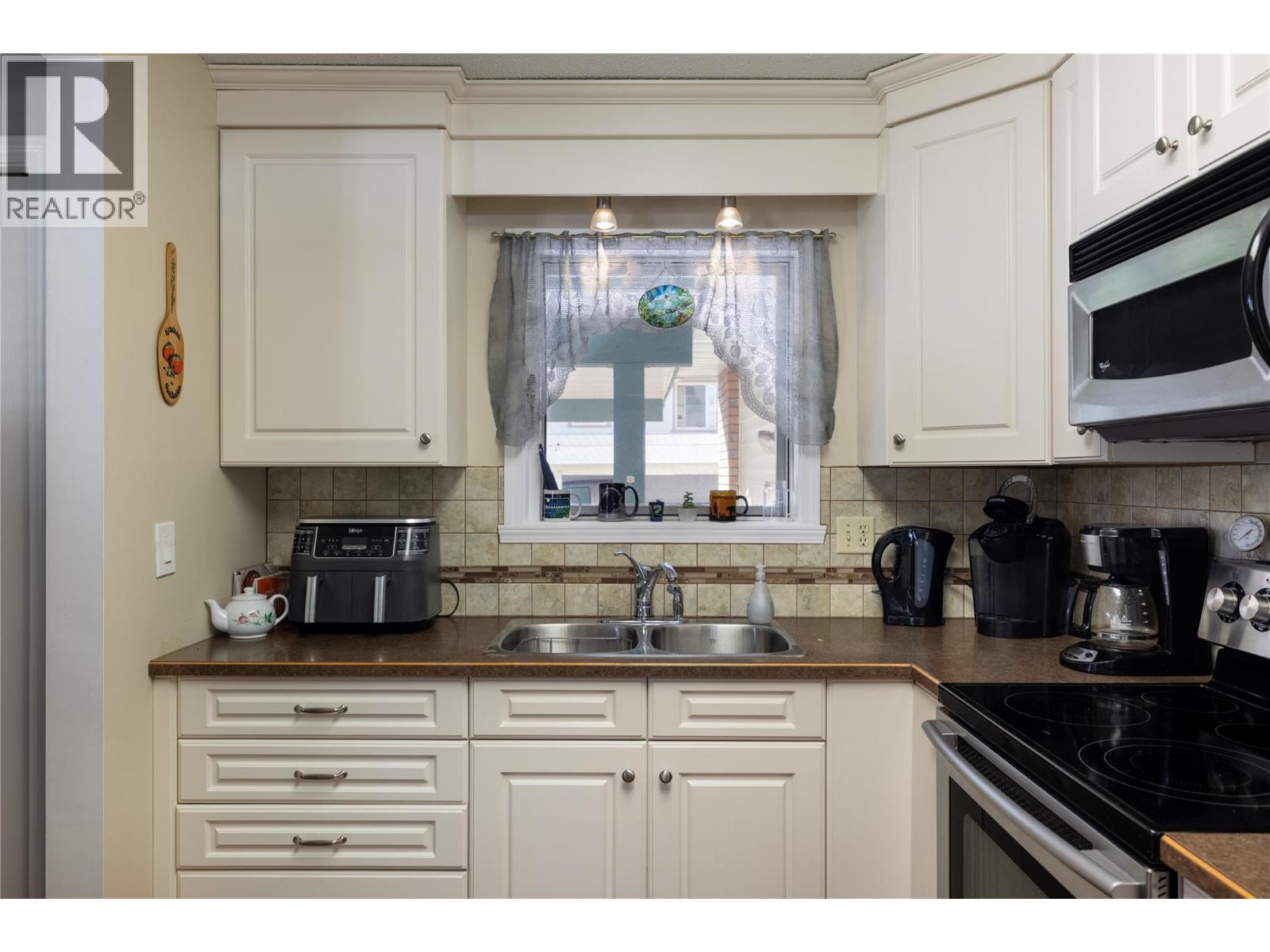 3035 Hayden Drive, Armstrong