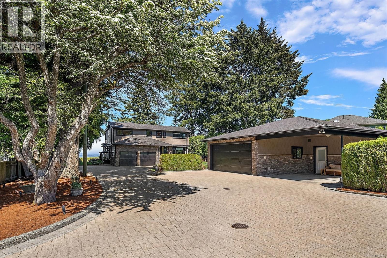  4561 Bissenden Place, Saanich