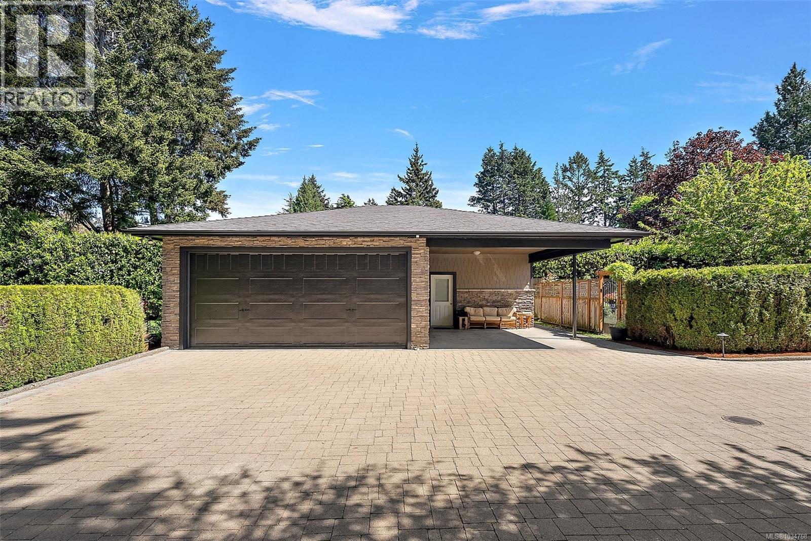  4561 Bissenden Place, Saanich