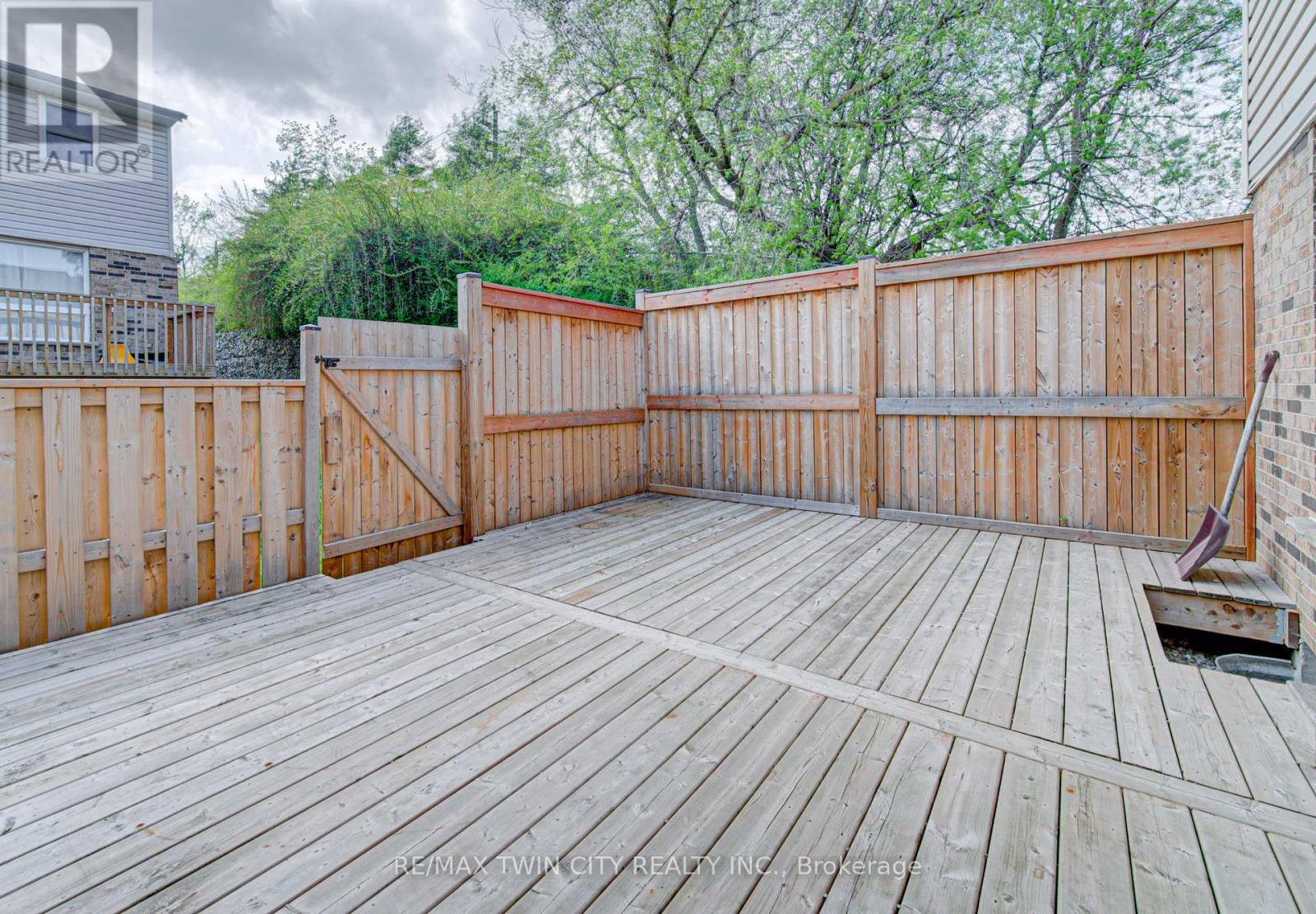 #26 175 CEDAR STREET - 23